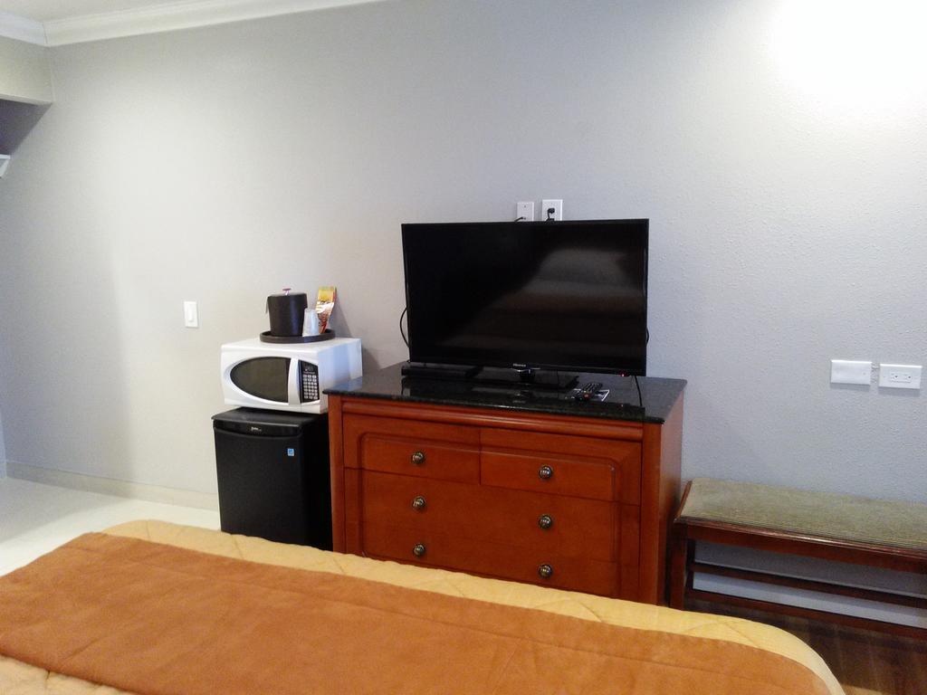 Highlander Motel Oakland Room photo